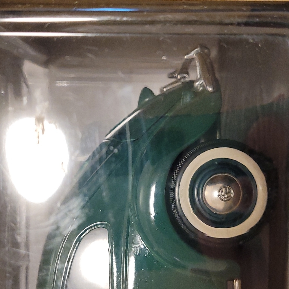 Vintage Maisto 1951 Volkswagen 1:18 Die Cast Car - Picture 7 of 17